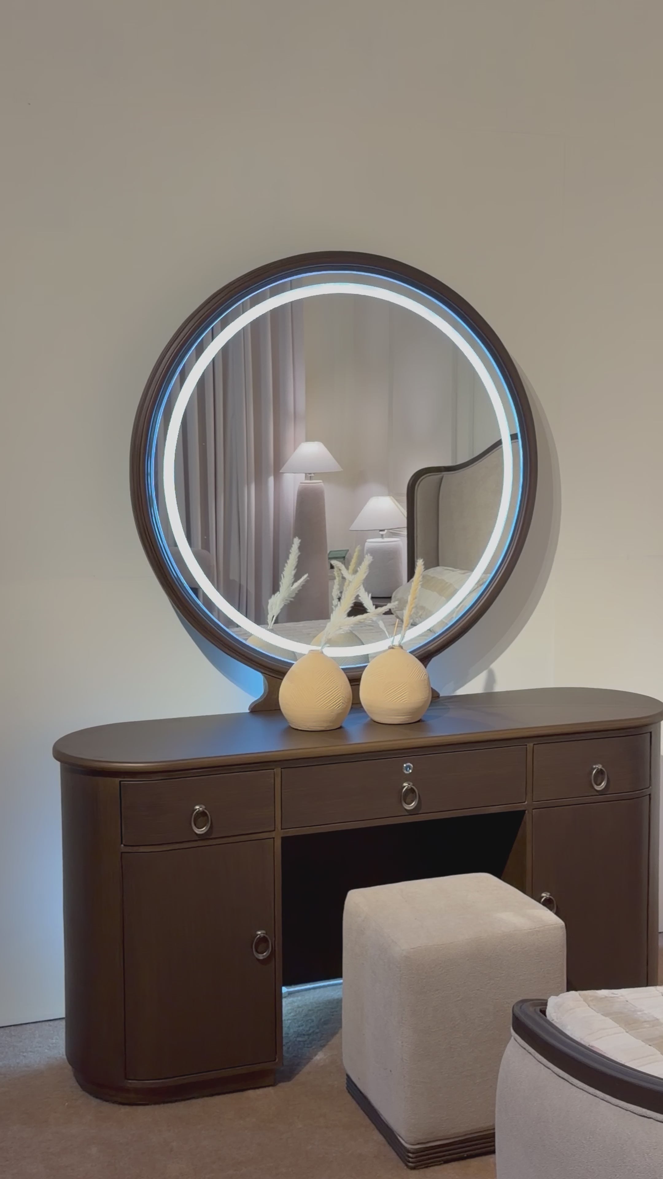 Load video: ÉLITE Bed Set